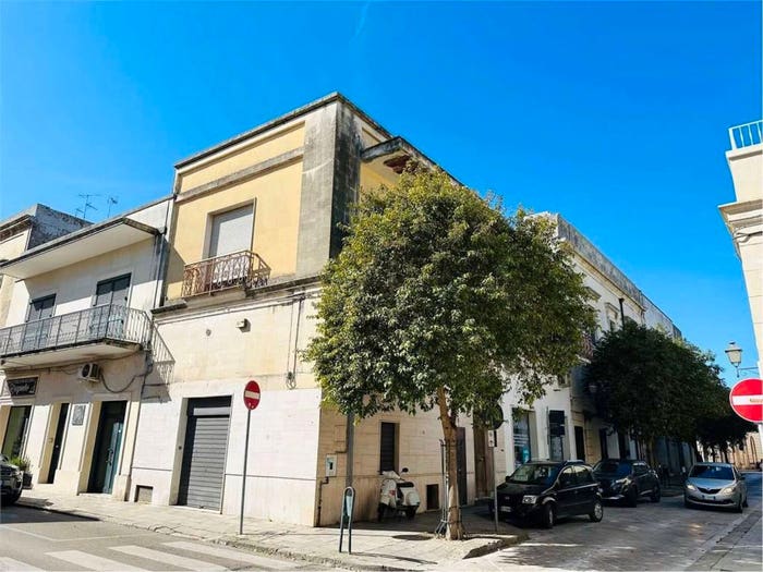 Casa con 6 locali in vendita in Via Francesca Capece, Maglie