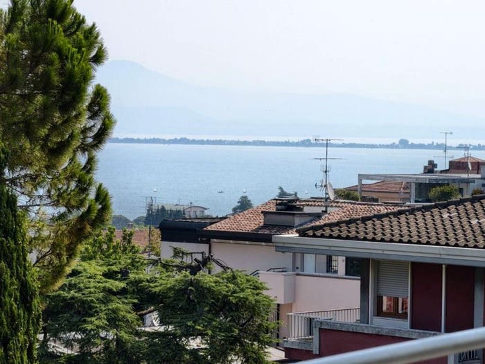 Casa quadrilocale in vendita in Via Giovanni Pascoli, Desenzano Centro, Desenzano del Garda