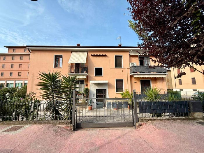 Appartamento trilocale in vendita in Via Padre Cesare Bertulli, Centro, Cellatica