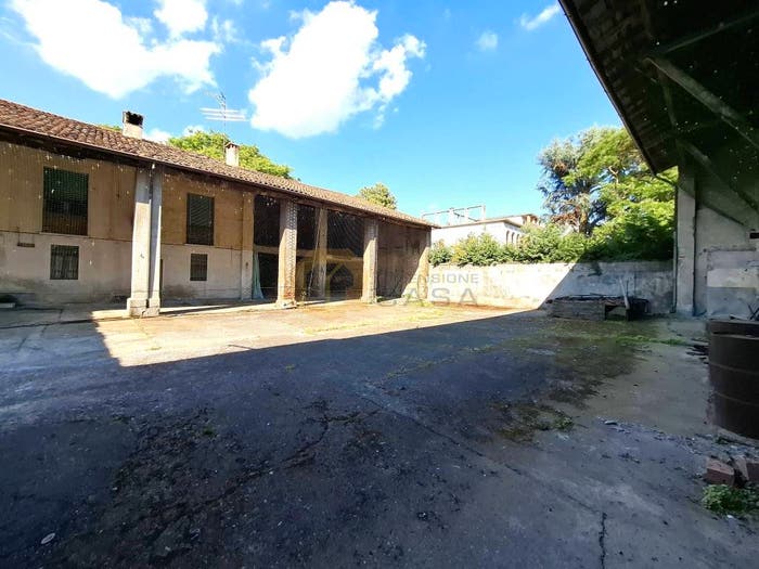 Casa con 6 locali in vendita in Piazza Cesare Battisti, Centro, Manerbio