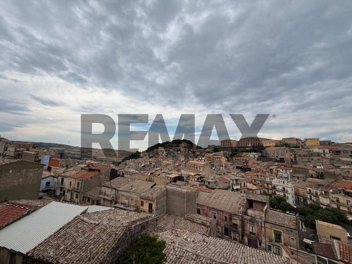 Appartamento quadrilocale in vendita in via Giuseppe Amato, Buccheri
