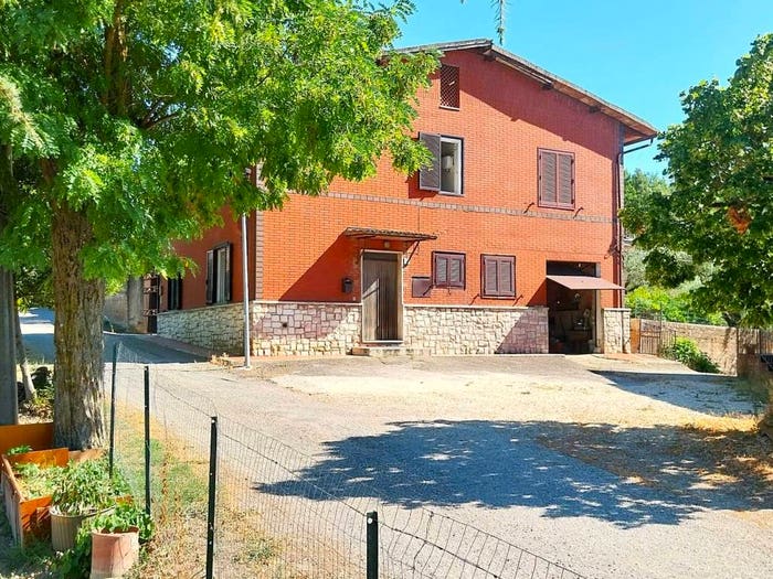 Casa con 6 locali in vendita in Località San Giovanni, Centro, Collazzone
