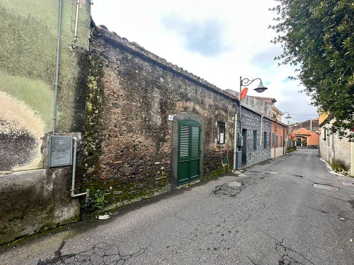Casa bilocale in vendita in Via Trinità, Centro, Mascalucia