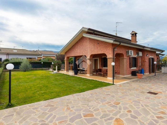 Casa con 6 locali in vendita in Via Valle della Chiesa, Centro, Colonna