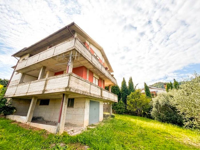 Casa con 5 locali in vendita in Strada di Santa Lucia, Centro, Narni