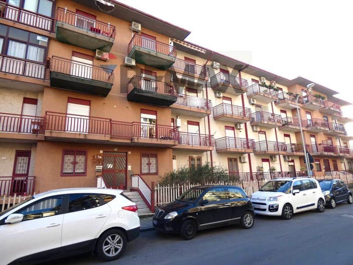 Appartamento trilocale in vendita in Via Pittore Nunzio Ferrara, Centro, Misterbianco