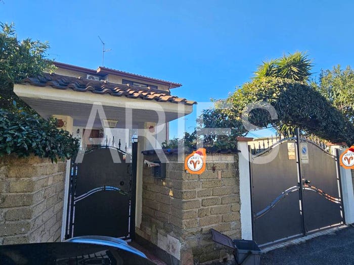 Casa con 6 locali in vendita in Via Galliera, Acilia, Roma