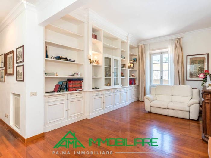 Appartamento trilocale in vendita in Via Santa Lucia Filippini, Frascati