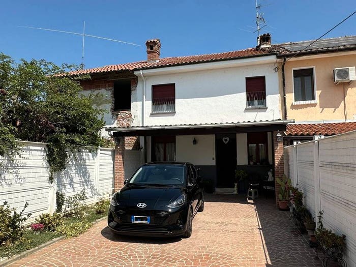 Casa con 5 locali in vendita in Via Vernazza, Suardi