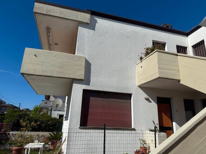 Appartamento trilocale in vendita in Via Arezzo, Marina di Massa Centro, Massa