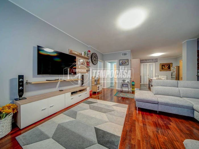 Appartamento trilocale in vendita in Via per Carnago, Oggiona Santo Stefano, Oggiona con Santo Stefano