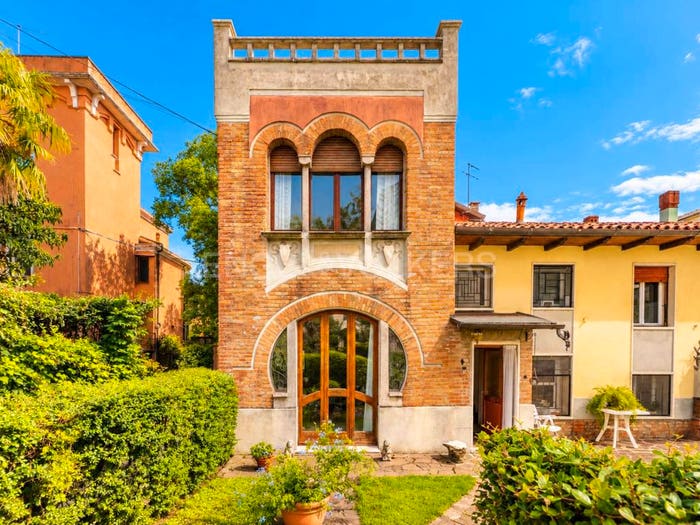 Appartamento con 6 locali in vendita in Via Enrico Dandolo, Lido di Venezia, Venezia