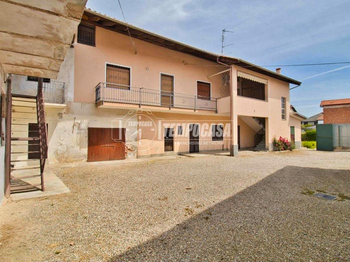 Casa con 6 locali in vendita in Via Santa Maria, Barengo