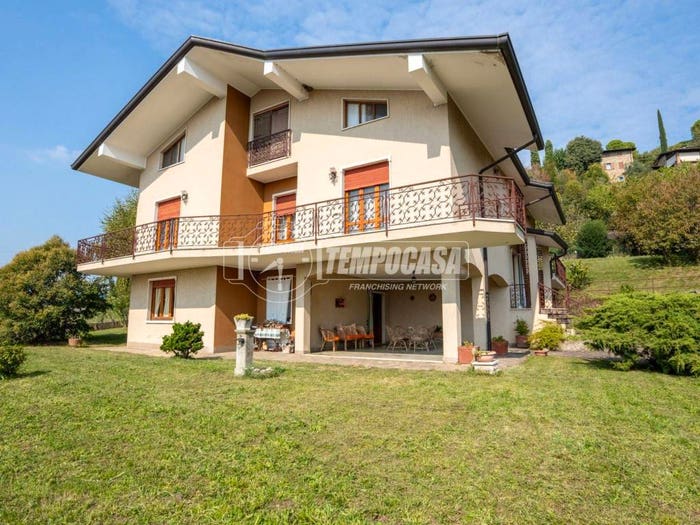 Casa con 6 locali in vendita in Via Fontana Pietro Roux, Carobbio, Carobbio degli Angeli