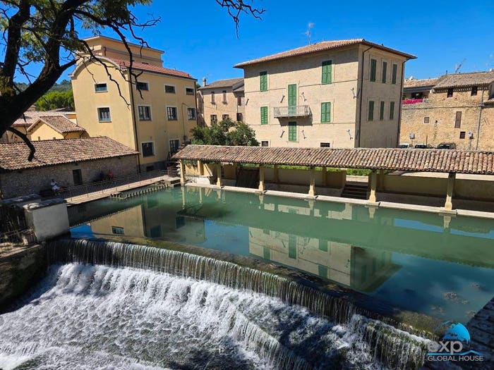 Casa con 6 locali in vendita in Piazza dell'Accolta, Centro, Bevagna