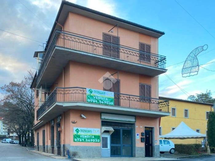 Appartamento con 6 locali in vendita in Viale Mazzini, Canepina