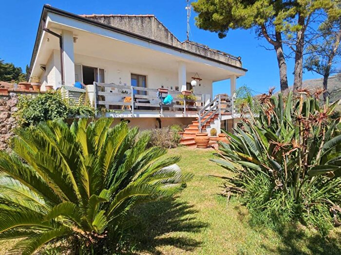 Casa con 6 locali in vendita in Via Pezzingoli, Barone, Monreale