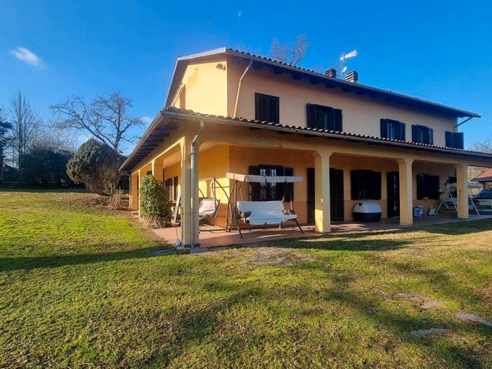 Casa con 6 locali in vendita in Incisa Scapaccino