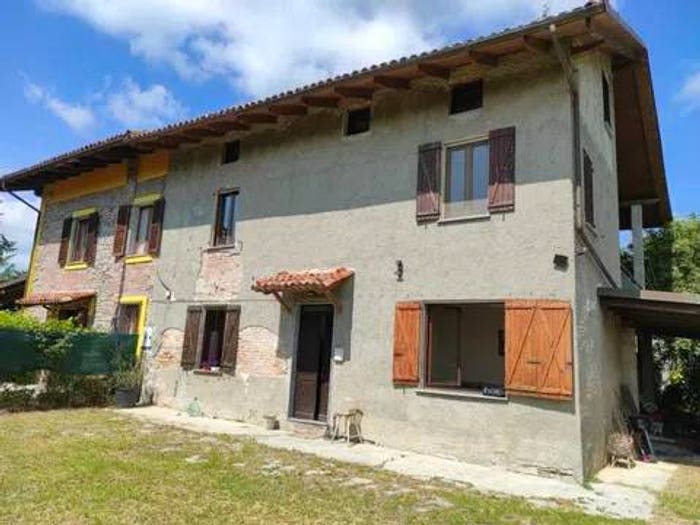 Casa con 6 locali in vendita in Salita Per Ricaldone No Number, Ricaldone