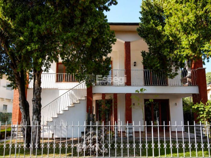 Casa con 6 locali in vendita in Via Teresa Bandettini, San Concordio, Lucca