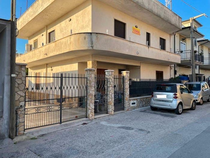 Casa con 6 locali in vendita in Via Napoleone Bonaparte, Mondragone
