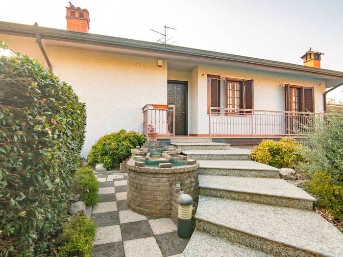 Casa quadrilocale in vendita in Via Aprile, Grezzago