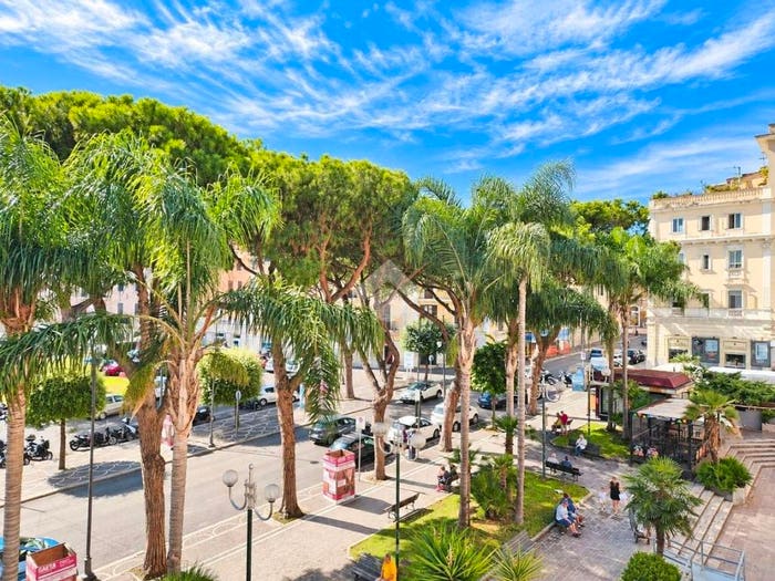 Appartamento quadrilocale in vendita in Piazza della Libertà, Gaeta