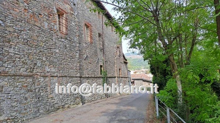 Casa con 6 locali in vendita in Località Genepreto, Alta Val Tidone