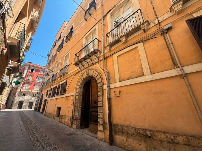 Appartamento trilocale in vendita in Via Alberto Lamarmora, Castello, Cagliari