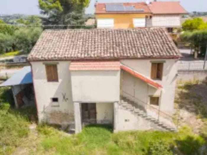 Casa quadrilocale in vendita in Contrada Lagua, Montegiorgio