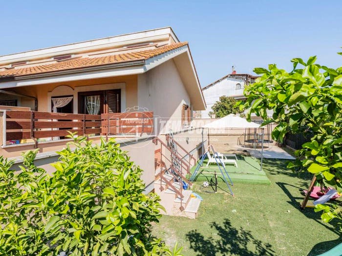 Casa quadrilocale in vendita in Via Oliena, Passo Oscuro, Fiumicino