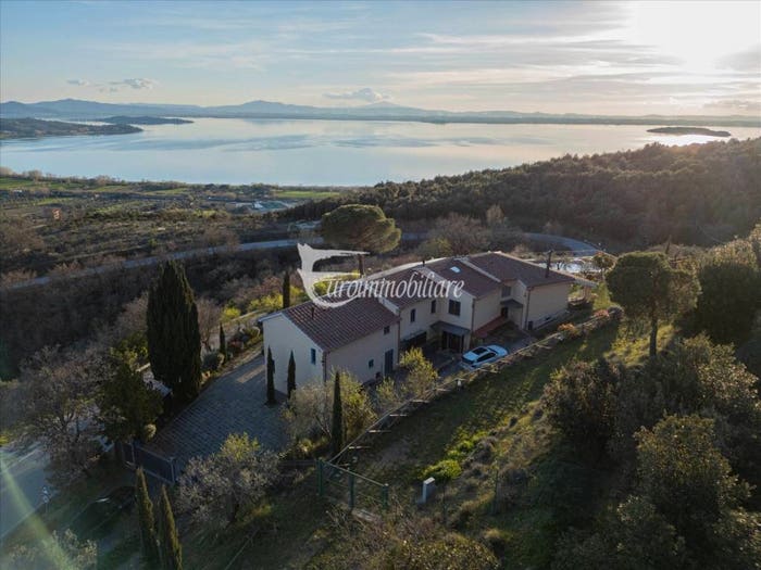 Casa con 6 locali in vendita in SP, Passignano sul Trasimeno