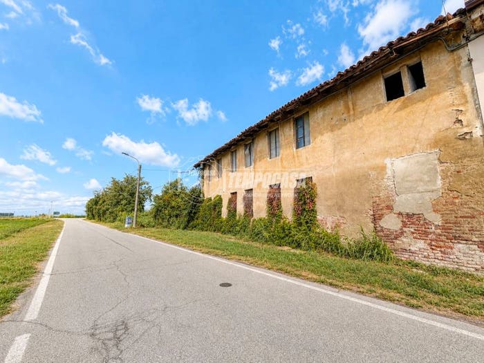 Casa con 6 locali in vendita in Via Libertà, Casalrosso, Lignana