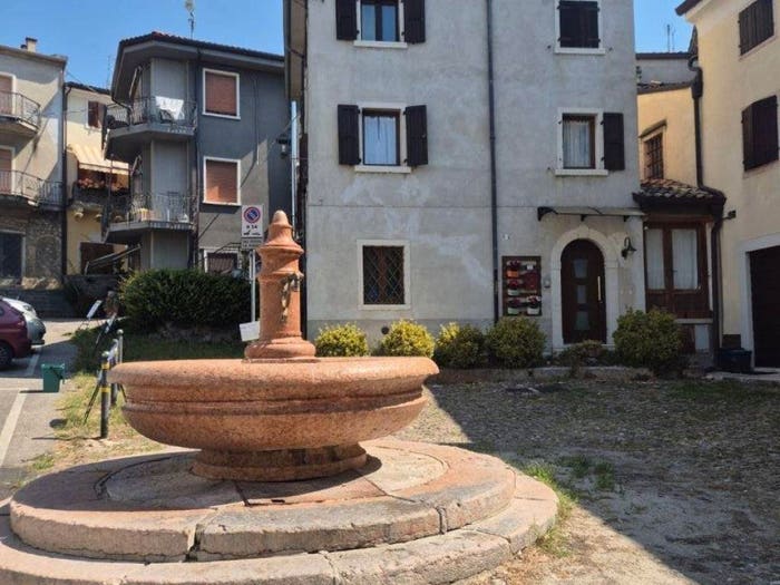 Appartamento trilocale in vendita in Piazza Don Roncari, Pazzon, Caprino Veronese