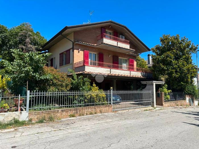 Casa con 5 locali in vendita in Via tavullia, Centro, Gradara