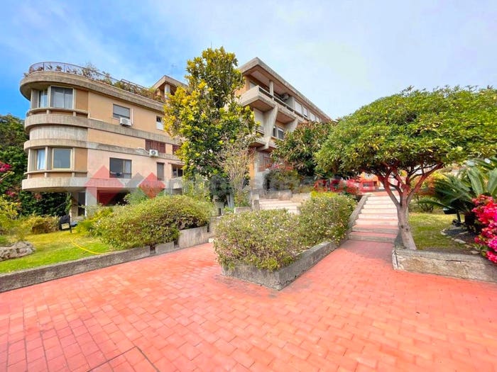 Appartamento quadrilocale in vendita in Via Mollica, Cannizzaro, Aci Castello