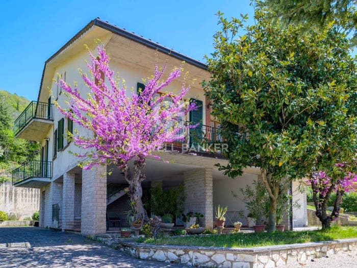 Casa con 5 locali in vendita in Via dei Ciliegi, Semonte Casamorcia, Gubbio