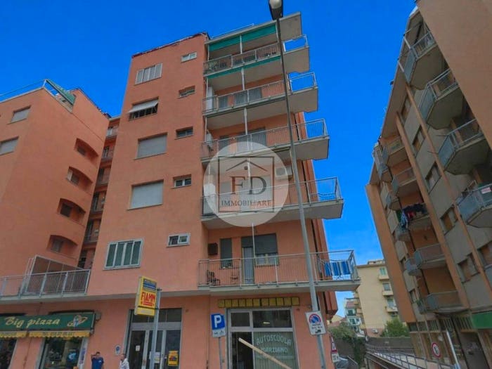 Appartamento quadrilocale in vendita in Centro, Loano