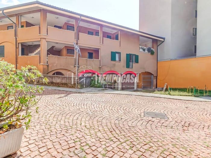 Appartamento trilocale in vendita in Via Alessandro Manzoni, Centro, Luino