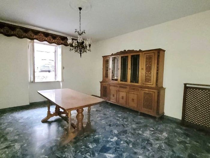 Appartamento quadrilocale in vendita in Via Camillo Benso di Cavour, Centro, Caprarola