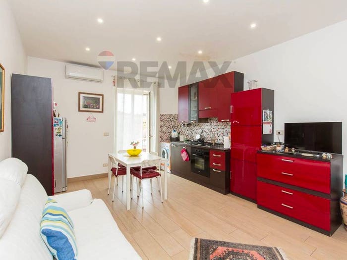 Appartamento quadrilocale in vendita in Largo Campania, Palermo Indipendenza, Catania