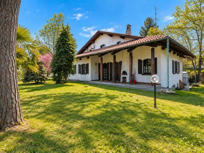 Casa con 6 locali in vendita in Via Libertà, Centro, Cislago