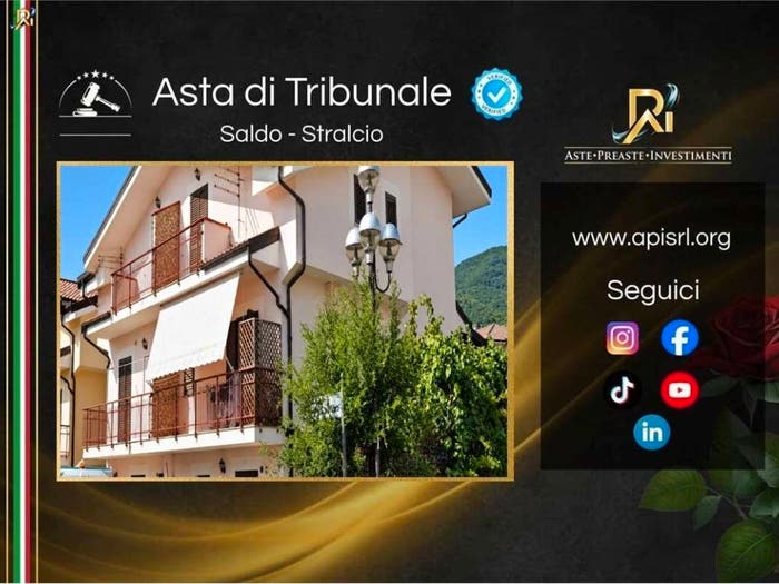 Appartamento con 6 locali in vendita in Via Martiri della Libertà, Marano Marchesato