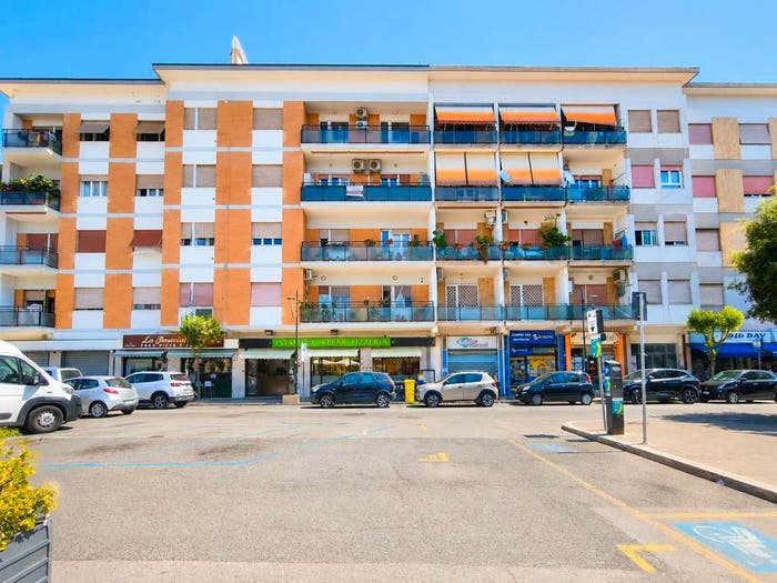 Appartamento trilocale in vendita in Via dei Lauri, Centro, Aprilia