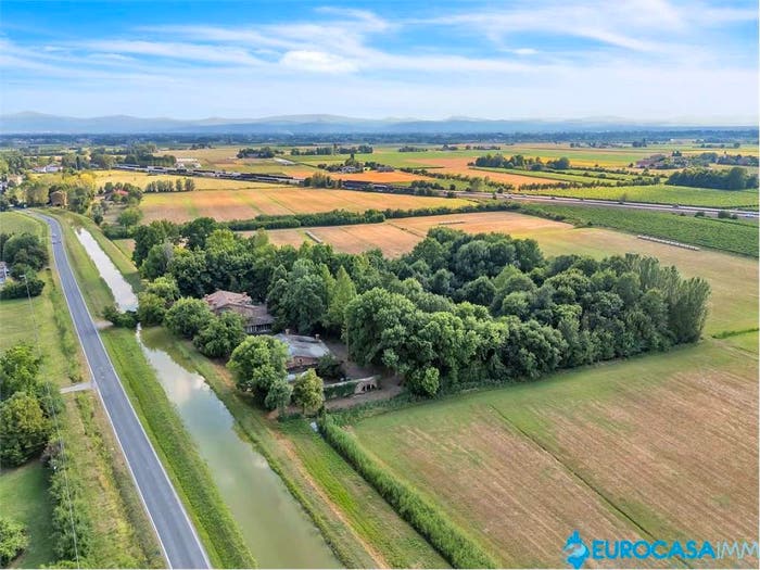 Casa con 6 locali in vendita in Via canale carpi, Campogalliano