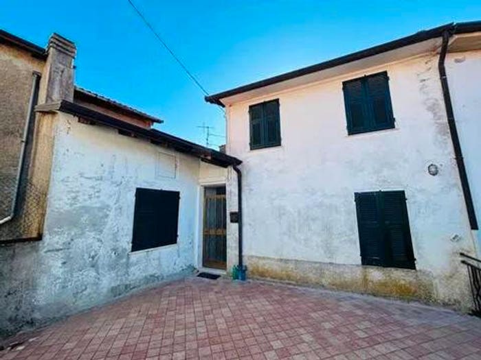 Casa con 6 locali in vendita in Via Eugenio Montale, Mulazzo