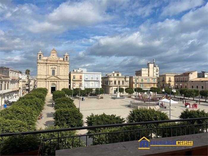 Appartamento con 6 locali in vendita in via Matteotti, Centro, Pachino