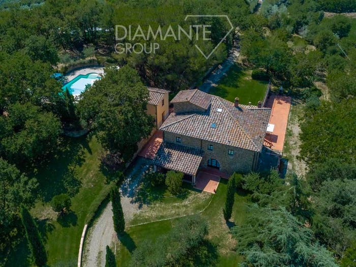 Casa con 6 locali in vendita in Centro, Bucine