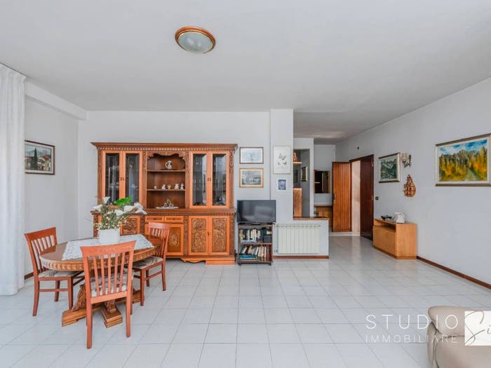Appartamento con 5 locali in vendita in Via Amerigo Vespucci, Centro, Quarrata