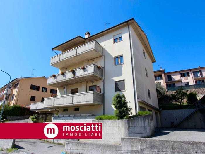 Appartamento con 6 locali in vendita in Via Carducci, Centro, Castelraimondo